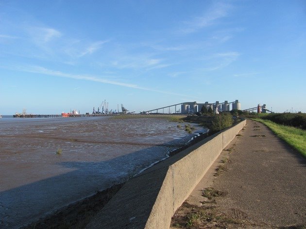 killingholme-haven-sea-wall