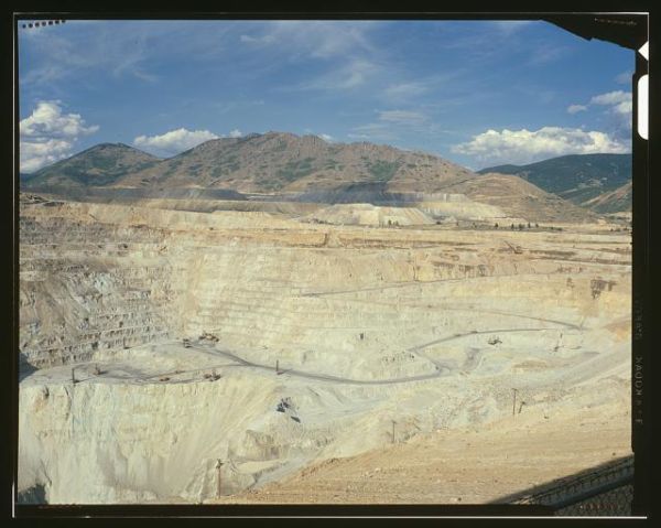 Berkeley Pit in operation, 1980